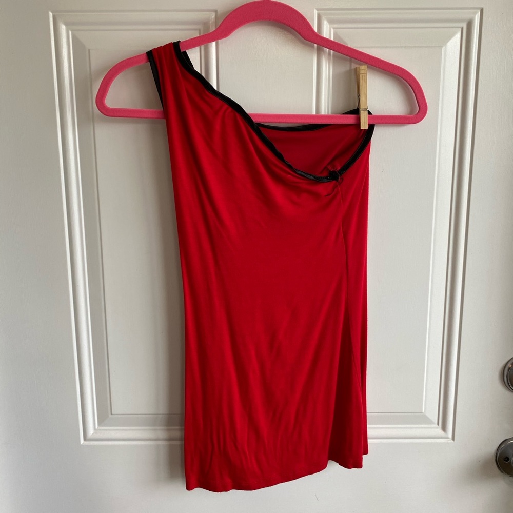 One shoulder top. - Picture 2 of 3